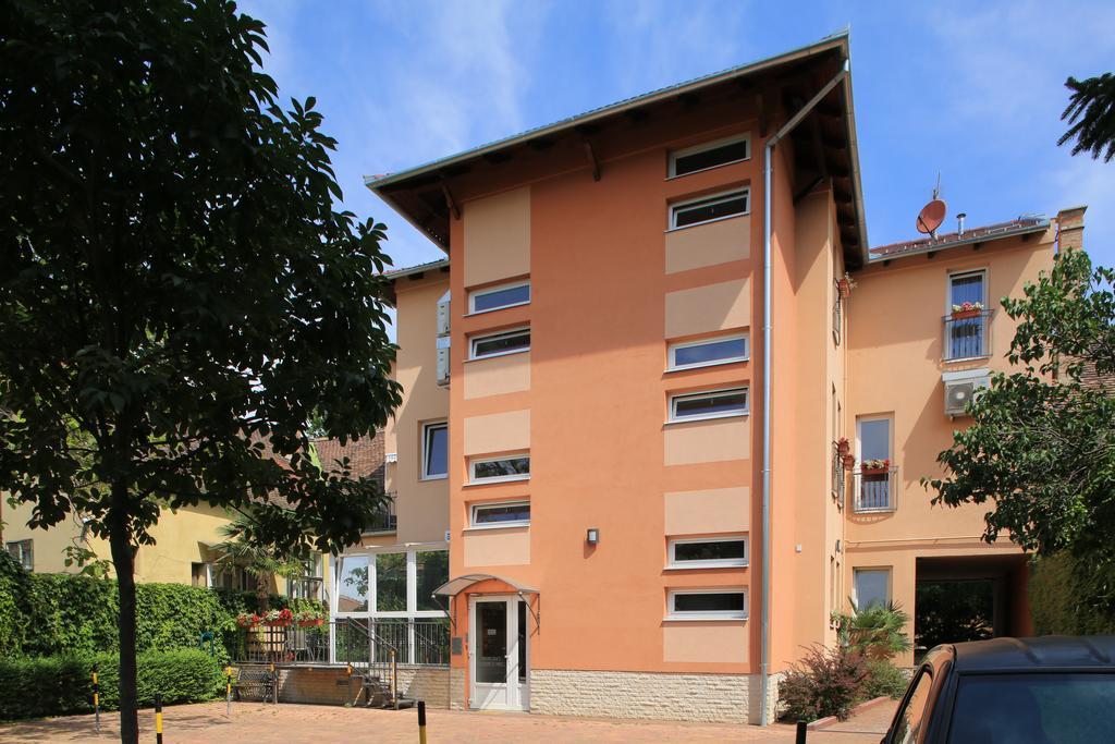 Bed and Breakfast Napraforgó Wellness Ház és Panzió Pécs Exterior foto