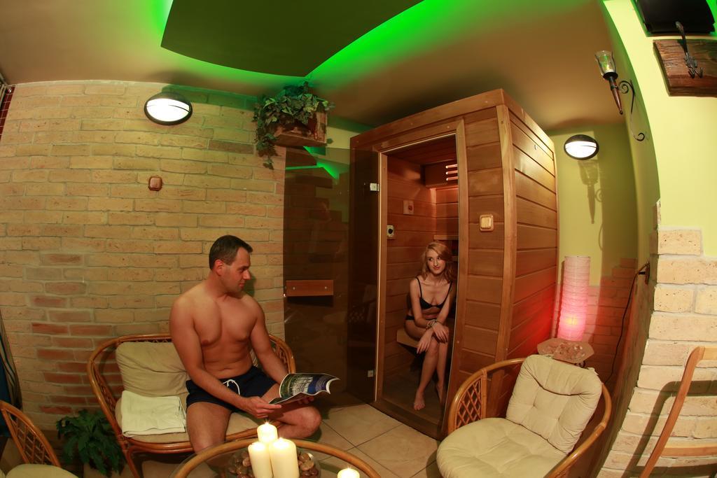 Bed and Breakfast Napraforgó Wellness Ház és Panzió Pécs Exterior foto